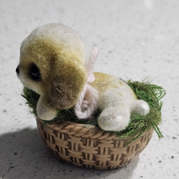 Josef GG Originals Japan Flocked Fuzzy Puppy Dog Basket Figurine Kitsch Vintage - Picture 5 of 8